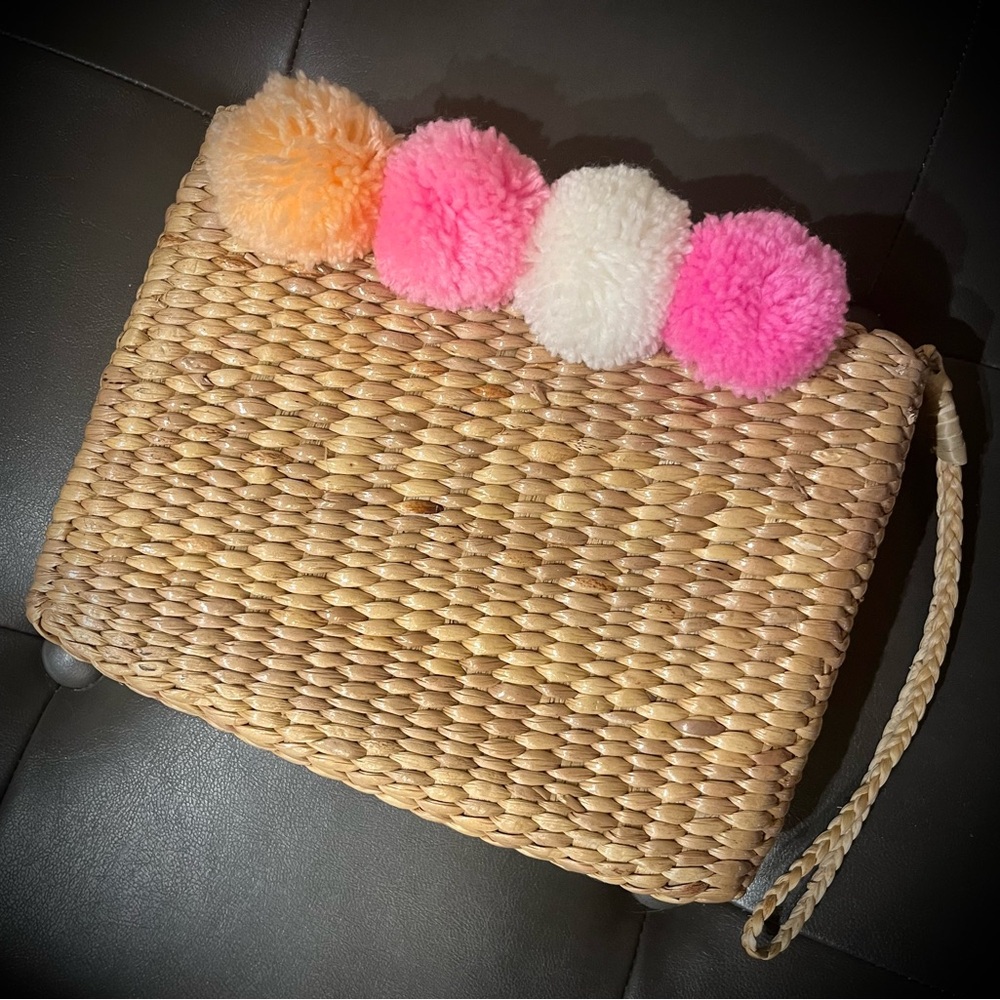 🧡Raffia clutch/wristlet